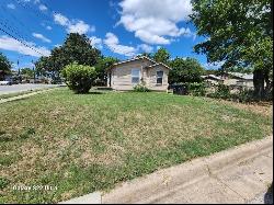 2123 Amanda Avenue, Fort Worth TX 76105