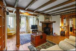 Lower Farm Road, Effingham, Leatherhead, Surrey, KT24 5JL