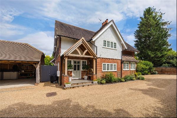 Horsham Road, Cranleigh, Surrey, GU6 8DR