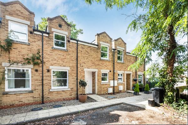 Holm Oak Mews, London, SW4 8BS