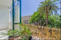 Spacious luxury apartment with authentic features in central Eixample