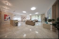 Designer apartment with three bedrooms in a gated complex in Simeonovo for rent