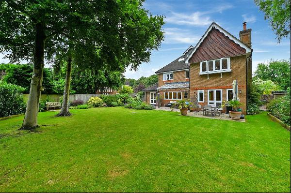 Harvest Hill Road, Maidenhead, Berkshire, SL6 2QQ