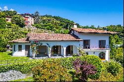 Classical-style villa with lake view