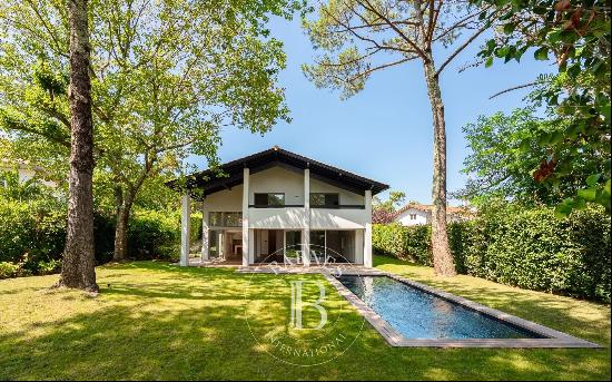 ANGLET CHIBERTA, MAGNIFICENT VILLA OF 280 M² WITH SWIMMING POOL