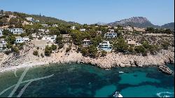 Luxury villa on the first line of Camp de Mar (Andratx) with sea access