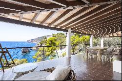 Luxury villa on the first line of Camp de Mar (Andratx) with sea access