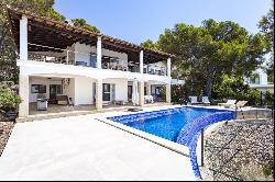 Luxury villa on the first line of Camp de Mar (Andratx) with sea access