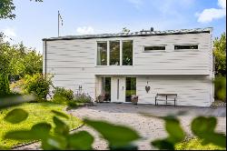 Tastefully renovated villa within walking distance to the private boat dock in Korshamn.