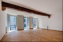 Prestigious commercial space in historic medieval building