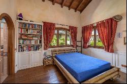 Elegant detached villa: the perfect hideaway between Como and Varese