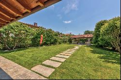 Elegant detached villa: the perfect hideaway between Como and Varese