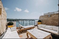 Exquisite detached house with breathtaking views over the port