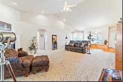 Beautiful Single Level w/ Bonus Room & RV Parking in Desirable Thousand Springs!