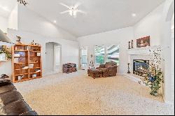 Lovely Single Level with Bonus Room in Thousand Springs