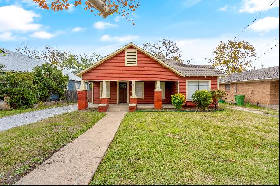 Charming 4-Bed Craftsman in Up-and-Coming Area, Near Ryan Place and TCU