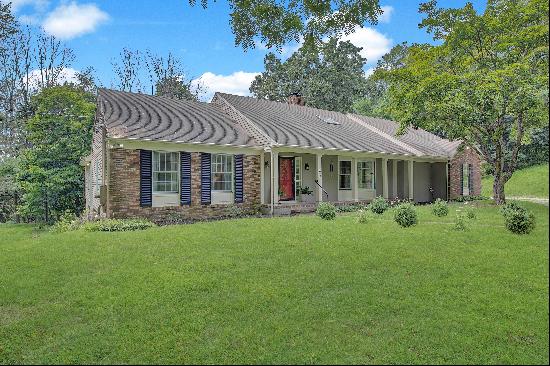 Immaculate Ranch Style Home in Neighborhood Location