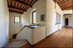 Fascinating property with vineyards and olive groves