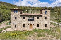 Fascinating property with vineyards and olive groves