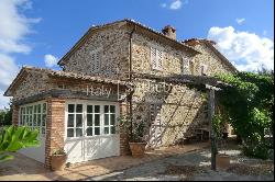 Typical Tuscan house with views over the hills