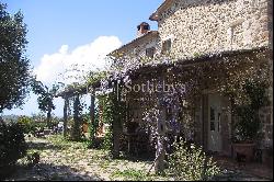 Typical Tuscan house with views over the hills