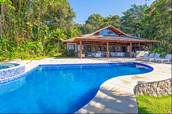 Seaside house in exclusive and secure gated community