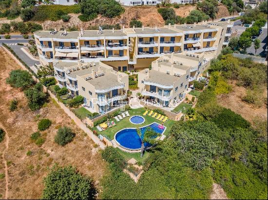 Albufeira - Stunning 2-bedroom duplex apartment with sea views