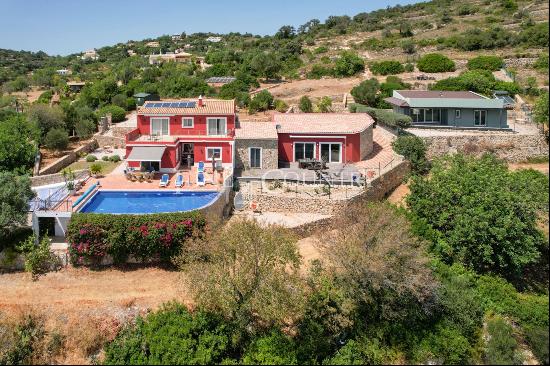 Charming Villa in Estoi: 4 Bedrooms, Annex, pool & sea views