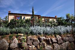 New farmhouses in the Tuscan hills