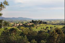 New farmhouses in the Tuscan hills