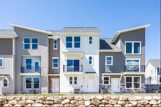 Three Bedroom Townhome at the Ridge at Spanish Fork