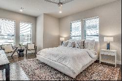 Modern and Up-to-date Two Bedroosqm.5 Bath Walking Distance to Baylor Hospital