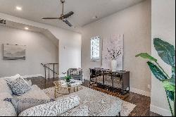 Modern and Up-to-date Two Bedroosqm.5 Bath Walking Distance to Baylor Hospital