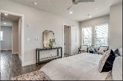 Modern and Up-to-date Two Bedroosqm.5 Bath Walking Distance to Baylor Hospital