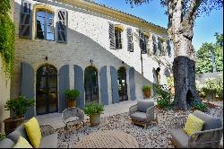 Uzes, charming stone house with garden, pool and 7 master suites