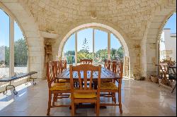 Splendid Trulli with Infinity Pool