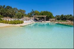 Splendid Trulli with Infinity Pool