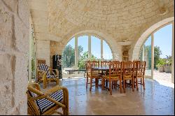 Splendid Trulli with Infinity Pool