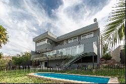 Modern-style house in La Reserva condominium