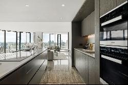 A spectacular 31st floor apartment boasting 2,183 Sq Ft of luxury living space