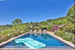 Luxury Bastide with swimming pool and 104 hectares of land in Provence