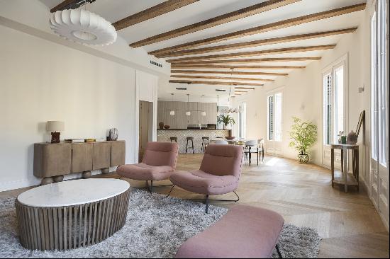 Completely renovated apartment in the heart of Eixample Derecho.