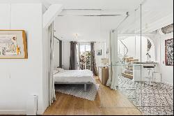 Paris 3rd. Enfants Rouges. Top-floor Duplex with Terrace