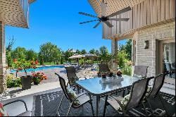 Magnificent Manotick Bungalow