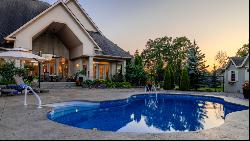 Magnificent Manotick Bungalow