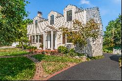 Charming 4 Bedroom, 3 Full Bath Ladue Colonial