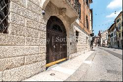 Historical elegance and modern comfort in the heart of Verona