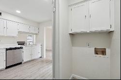 Charming Townhome, Move-In Ready Bliss