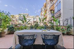 Splendid newly renovated apartment with terrace in Eixample