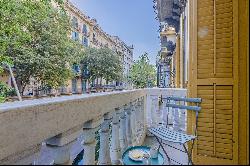 Splendid newly renovated apartment with terrace in Eixample